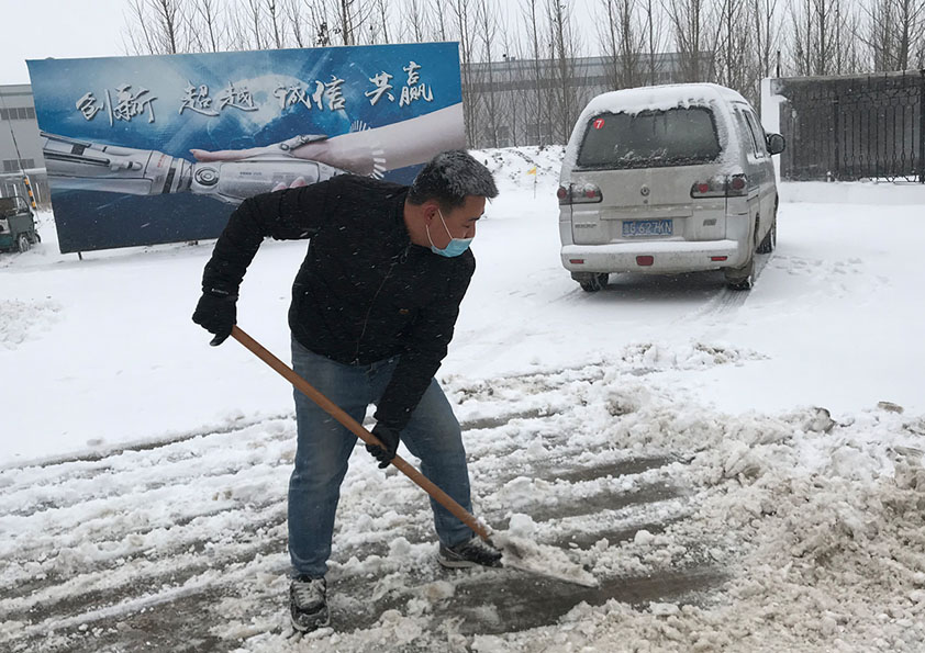 必博机械：冬日扫雪、天寒暖人心