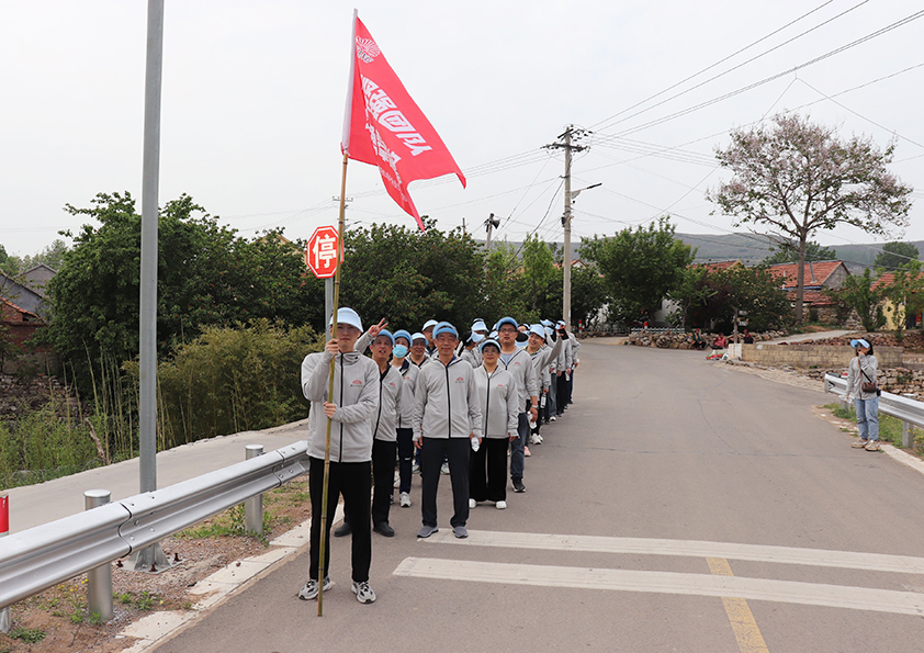 必博机械举行“凝聚坚强团队 携手勇攀高峰”徒步登山活动